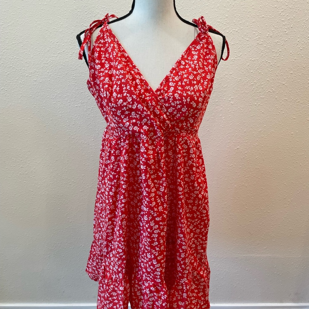 SHEIN Tie Shoulder Sweetheart Neckline Ditsy Floral Cami Dress